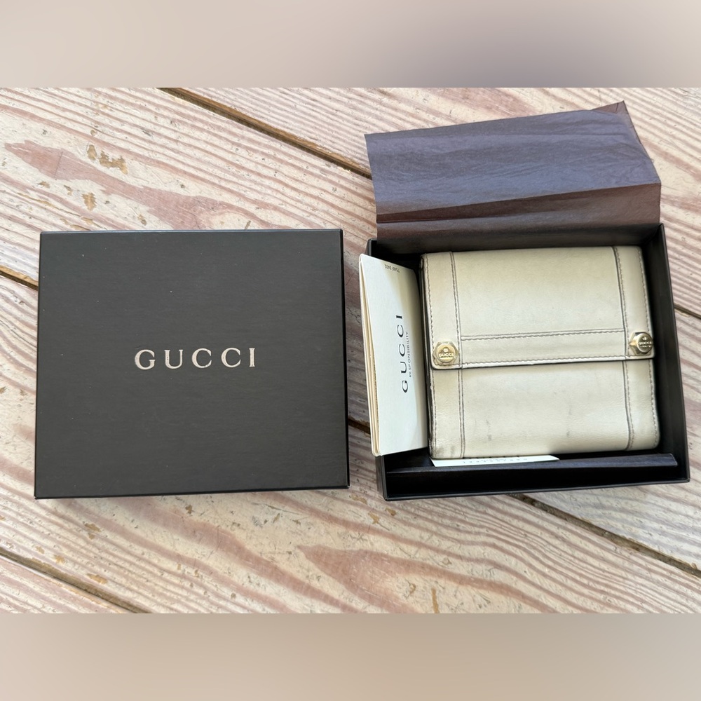 Gucci compact wallet